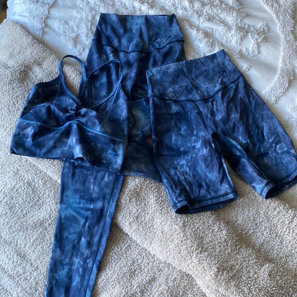 Women’s gym shark 3 piece set. Shorts, leggings, sports bra / crop top. XS. Blue